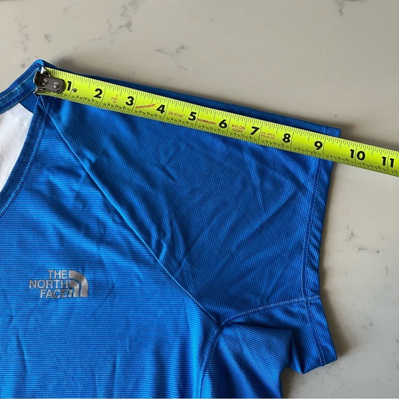 The North Face Women’s Striped Blue Performance Tee Size L - Picture 12 of 13